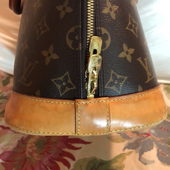 LOUIS VUITTON Alma MM Messenger Top Handle Bag Logo $1810 Authentic Receipt - Picture 11 of 16
